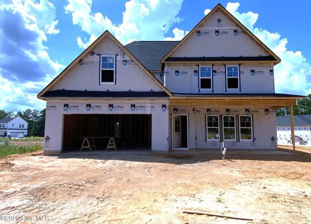Property at 474 Crichton Ct, Fayetteville, NC 28311, 5 beds, 3.5 baths