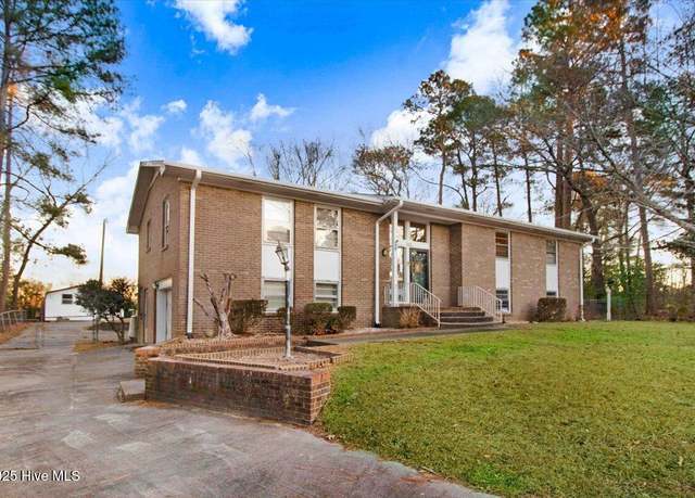 Property at 102 Circle Dr, Snow Hill, NC 28580, 3 beds, 2 baths