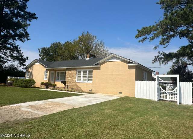 Property at 800 E Troy St, Ahoskie, NC 27910, 3 beds, 2 baths