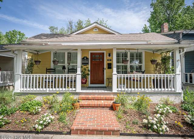 Property at 2111 Gibson Ave, Wilmington, NC 28403, 3 beds, 2.5 baths