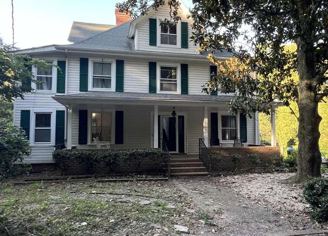 Property at 145 Park Hill Rd, Southern Pines, NC 28387, 5 beds, 2 baths