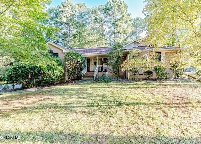 Property at 304 Holly St, Carthage, NC 28327, 3 beds, 2.5 baths