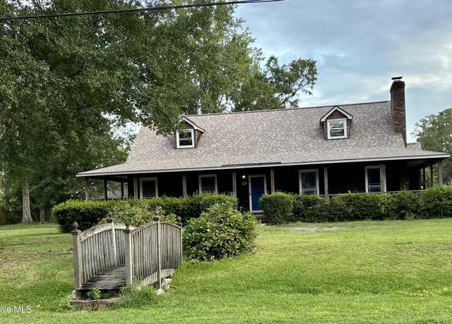 Property at 140 Live Oak Dr, Leland, NC 28451, 4 beds, 2 baths