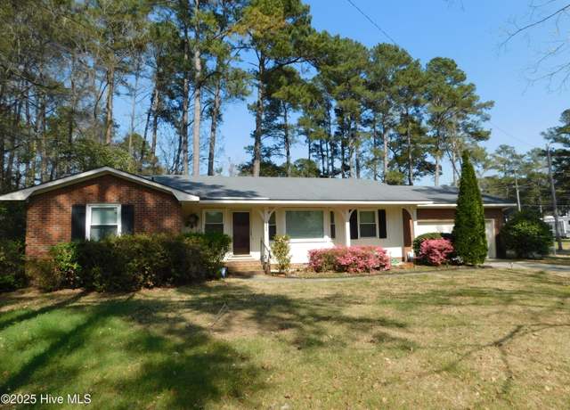 Property at 1003 W Scotsdale Rd, Laurinburg, NC 28352, 3 beds, 2 baths