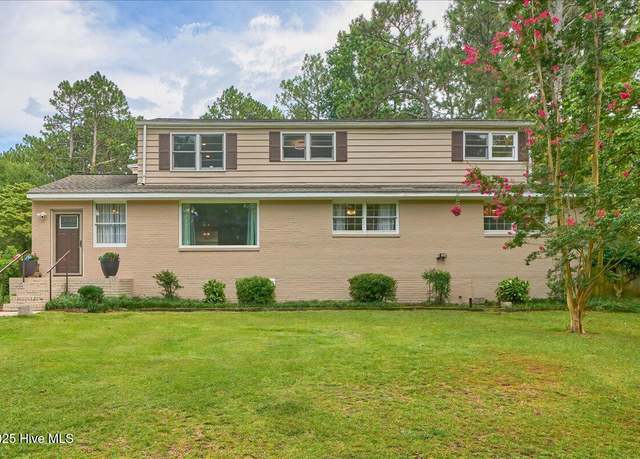 Property at 825 N Saylor St, Southern Pines, NC 28387, 5 beds, 3 baths