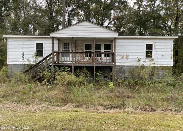 Property at 138 Simmons St, Trenton, NC 28585, 3 beds, 2 baths