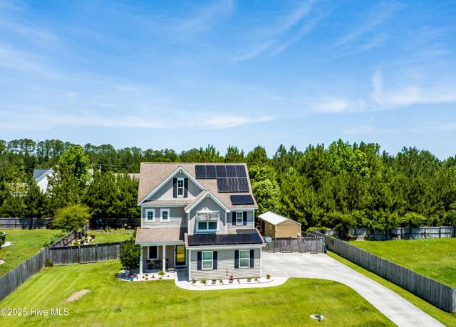 Property at 403 Stanford Ct, Maysville, NC 28555, 3 beds, 2.5 baths