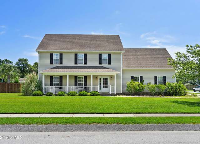 Property at 120 Cormorant Dr, Swansboro, NC 28584, 3 beds, 2.5 baths