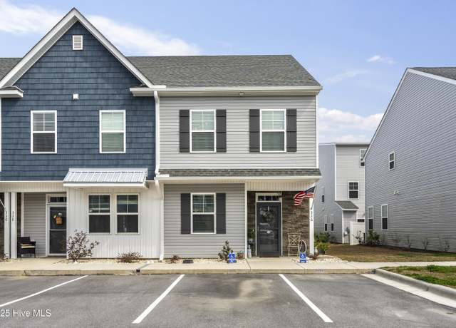 Property at 326 Starfish Ln, Sneads Ferry, NC 28460, 3 beds, 3.5 baths
