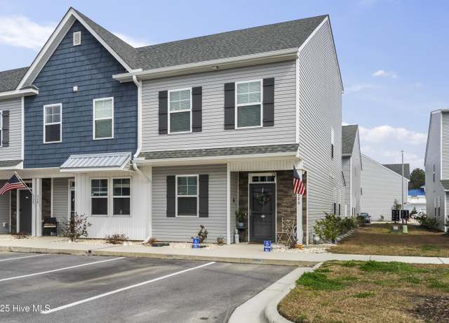 Property at 326 Starfish Ln, Sneads Ferry, NC 28460, 3 beds, 3.5 baths