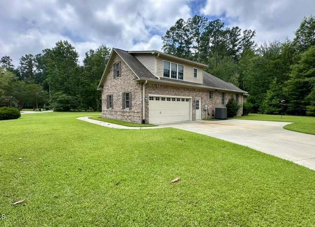 Property at 601 Doral Ct, New Bern, NC 28562, 3 beds, 3 baths