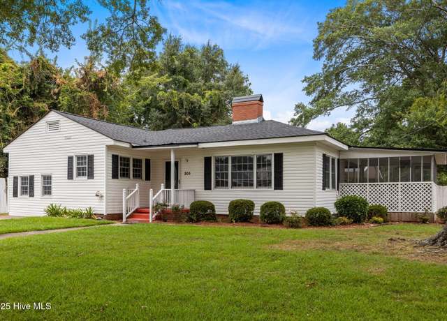 Property at 203 Arlington Cir, Greenville, NC 27834, 3 beds, 2 baths