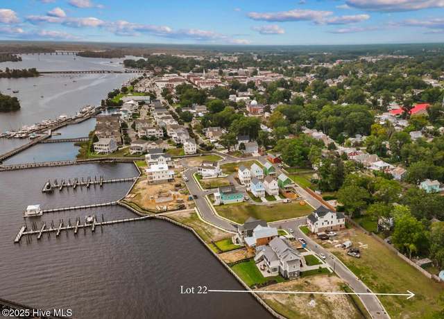 Property at 206 S Charlotte St, Washington, NC 27889
