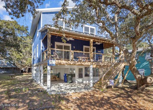 Property at 114 Beachwood Dr, Surf City, NC 28445, 5 beds, 3.5 baths