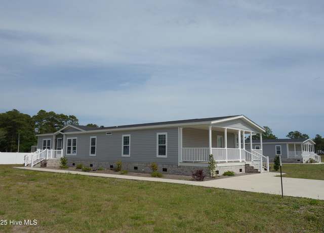 Property at 925 Willow Pl SW, Calabash, NC 28467, 4 beds, 2 baths