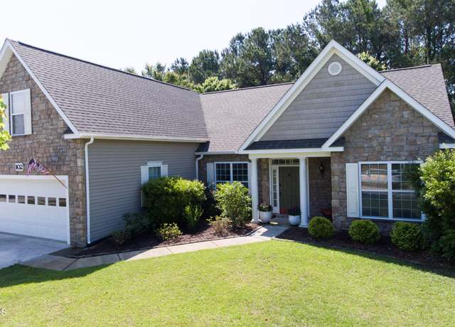 Property at 102 E Stockton Pl, Hampstead, NC 28443, 4 beds, 3 baths