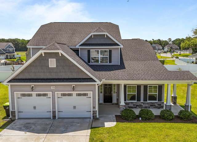 Property at 3236 Dandelion Dr, Grimesland, NC 27837, 4 beds, 2.5 baths