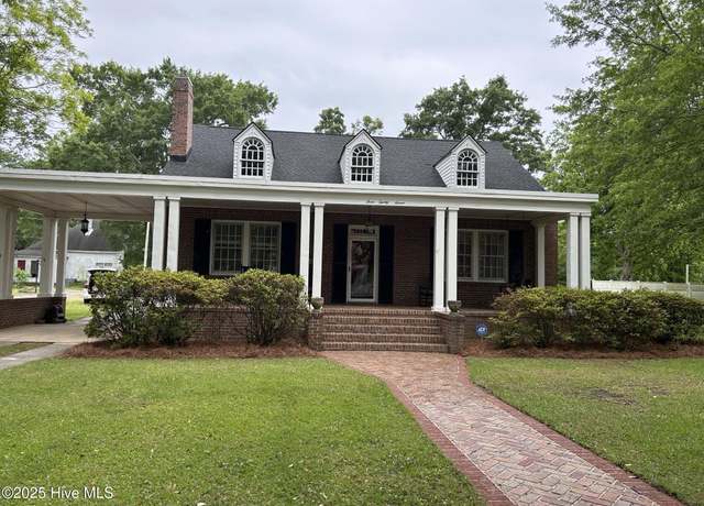 Property at 327 E Church St, Laurinburg, NC 28352, 5 beds, 3 baths