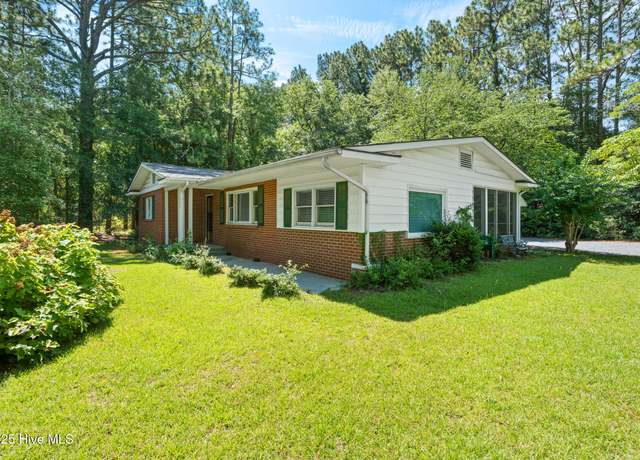 Property at 1360 Midland Rd, Southern Pines, NC 28387, 4 beds, 2.5 baths