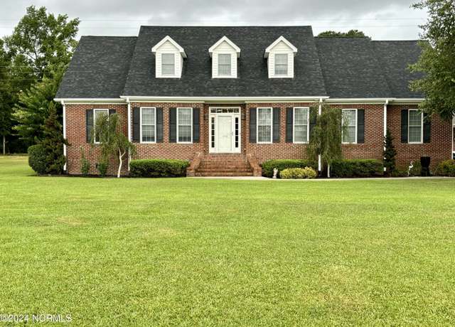 Property at 142 Timberlake Dr, Clinton, NC 28328, 4 beds, 3 baths