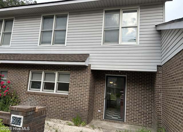 Property at 602 Sherbrooke Cir, Laurinburg, NC 28352, 3 beds, 2.5 baths