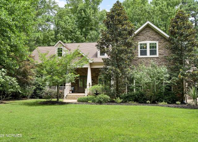 Property at 907 Grandview Dr, Hampstead, NC 28443, 4 beds, 3.5 baths