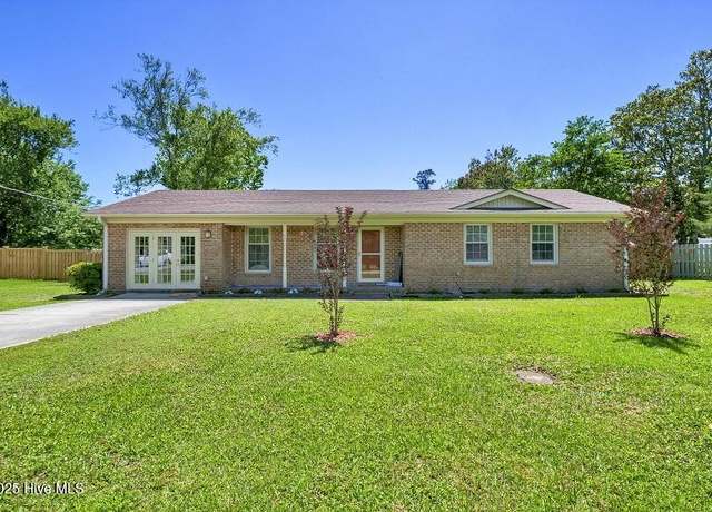 Property at 805 Hamlet Ave, Carolina Beach, NC 28428, 3 beds, 1.5 baths