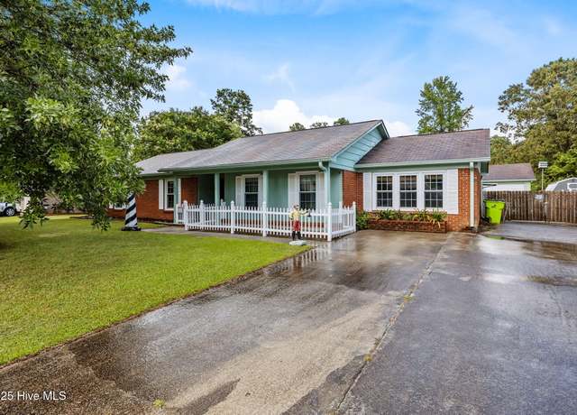 Property at 913 Colony Dr, New Bern, NC 28562, 3 beds, 2 baths