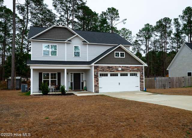 Property at 217 Westfield Dr, Richlands, NC 28574, 4 beds, 2.5 baths