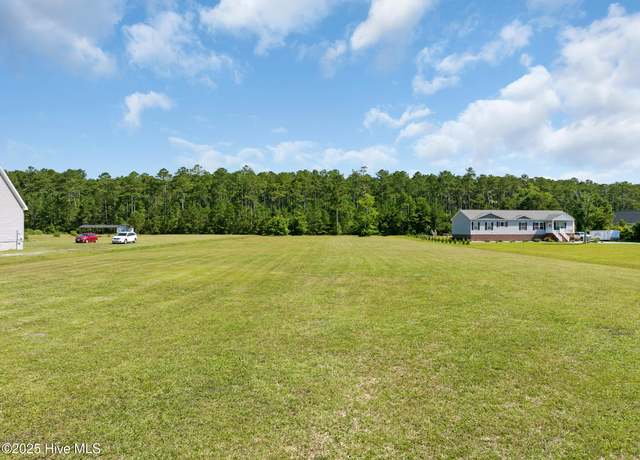 Property at 303 Mayflower Dr, Newport, NC 28570