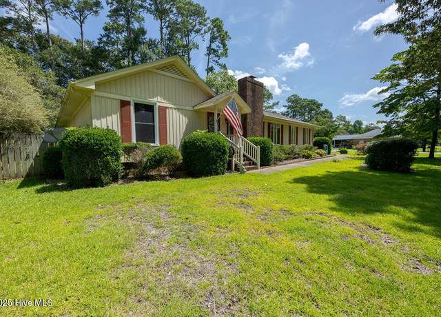 Property at 400 Rockledge Rd, New Bern, NC 28562, 4 beds, 2 baths
