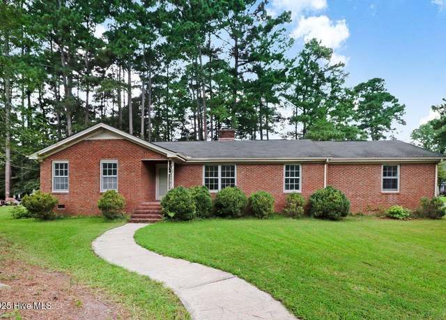 Property at 907 Lakeside Dr NW, Wilson, NC 27896, 3 beds, 2.5 baths