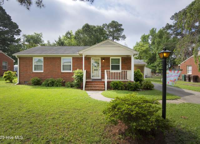 Property at 207 Centre St, Tarboro, NC 27886, 3 beds, 1.5 baths