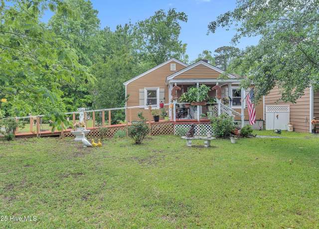 Property at 2601 Mayberry Loop Rd, Morehead City, NC 28557, 2 beds, 1 bath