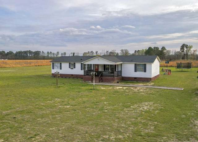 Property at 20700 Traders Rd, Laurel Hill, NC 28351, 3 beds, 2 baths