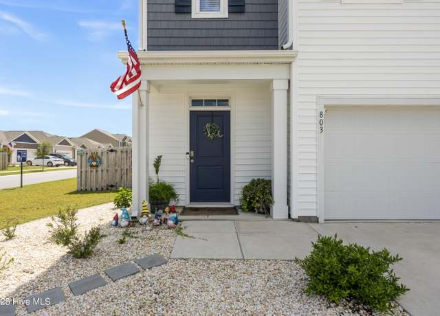Property at 803 Airlie Vista Ln, Surf City, NC 28445, 5 beds, 3 baths