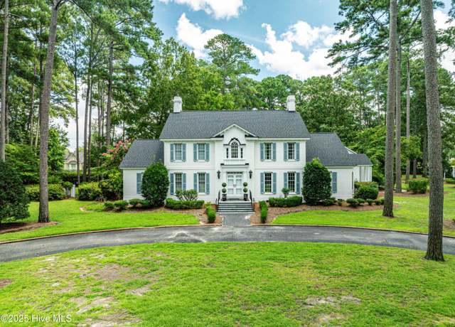 Property at 611 Queen Annes Rd, Greenville, NC 27858, 5 beds, 4 baths