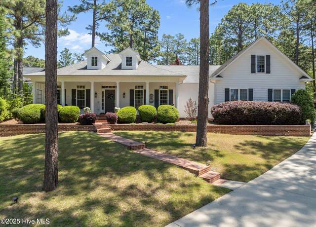 Property at 13 Chestnut Ct, Pinehurst, NC 28374, 4 beds, 3.5 baths