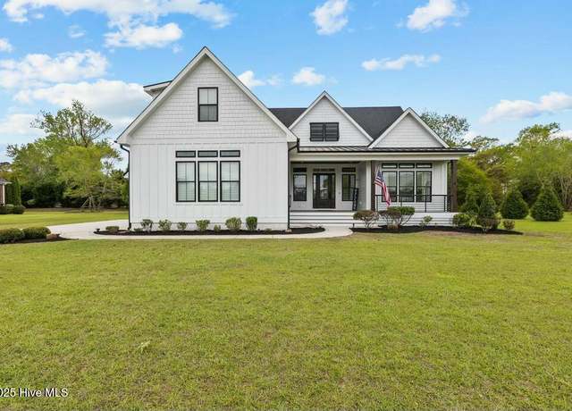 Property at 101 W Scarborough Ct, Hampstead, NC 28443, 4 beds, 3.5 baths