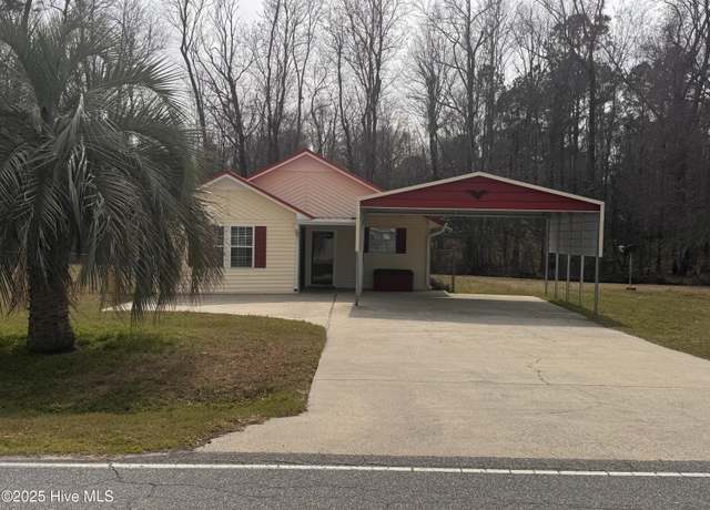 Property at 250 Waccamaw Shores Rd, Lake Waccamaw, NC 28450, 3 beds, 3 baths