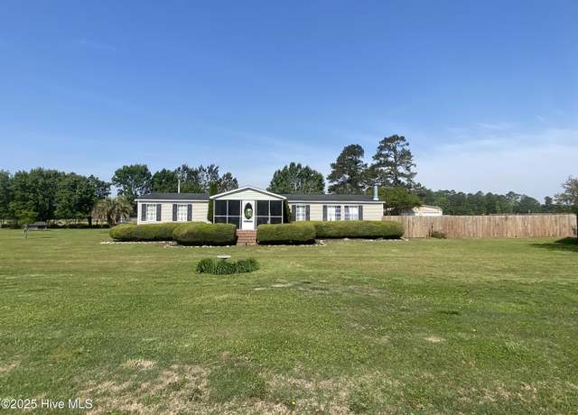 Property at 292 Hewett Dr, Whiteville, NC 28472, 3 beds, 2 baths