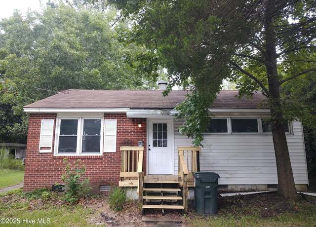 Property at 1201 Simmons St, New Bern, NC 28560, 2 beds, 1 bath