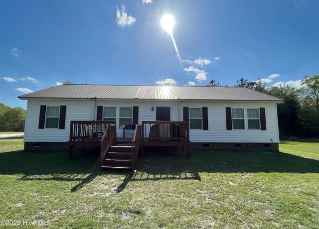 Property at 573 Autrytown Rd, Elizabethtown, NC 28337, 3 beds, 2 baths