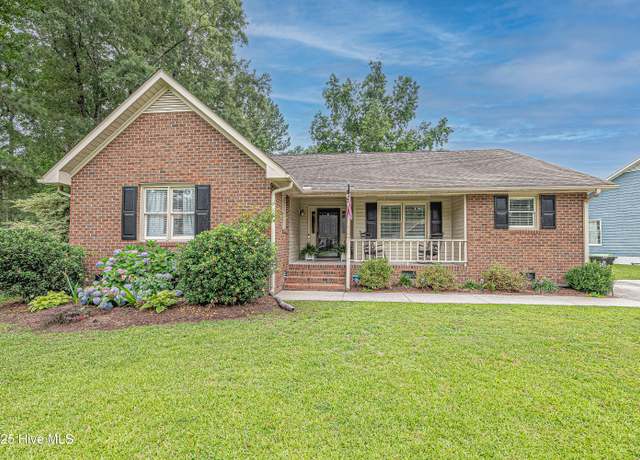 Property at 566 Chaucer Dr, Winterville, NC 28590, 4 beds, 3 baths