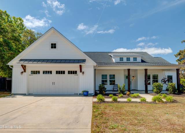 Property at 719 Atlanta Ave, Carolina Beach, NC 28428, 4 beds, 2.5 baths