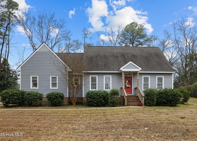 Property at 5115 Webb St, Morehead City, NC 28557, 3 beds, 2.5 baths