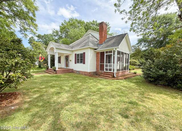 Property at 1609 Lucerne Way, New Bern, NC 28560, 4 beds, 3 baths