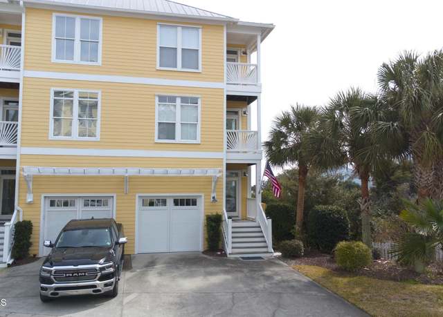 Property at 121 Green Turtle Ln, Carolina Beach, NC 28428, 3 beds, 3.5 baths