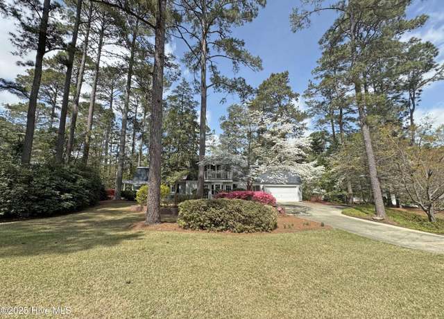 Property at 161 Lakeview Dr, Southern Pines, NC 28387, 3 beds, 2.5 baths