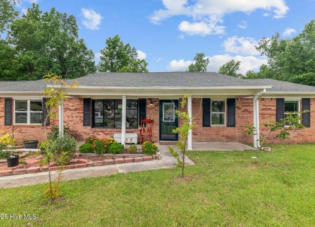 Property at 226 White Oak Ct, Jacksonville, NC 28546, 4 beds, 2 baths